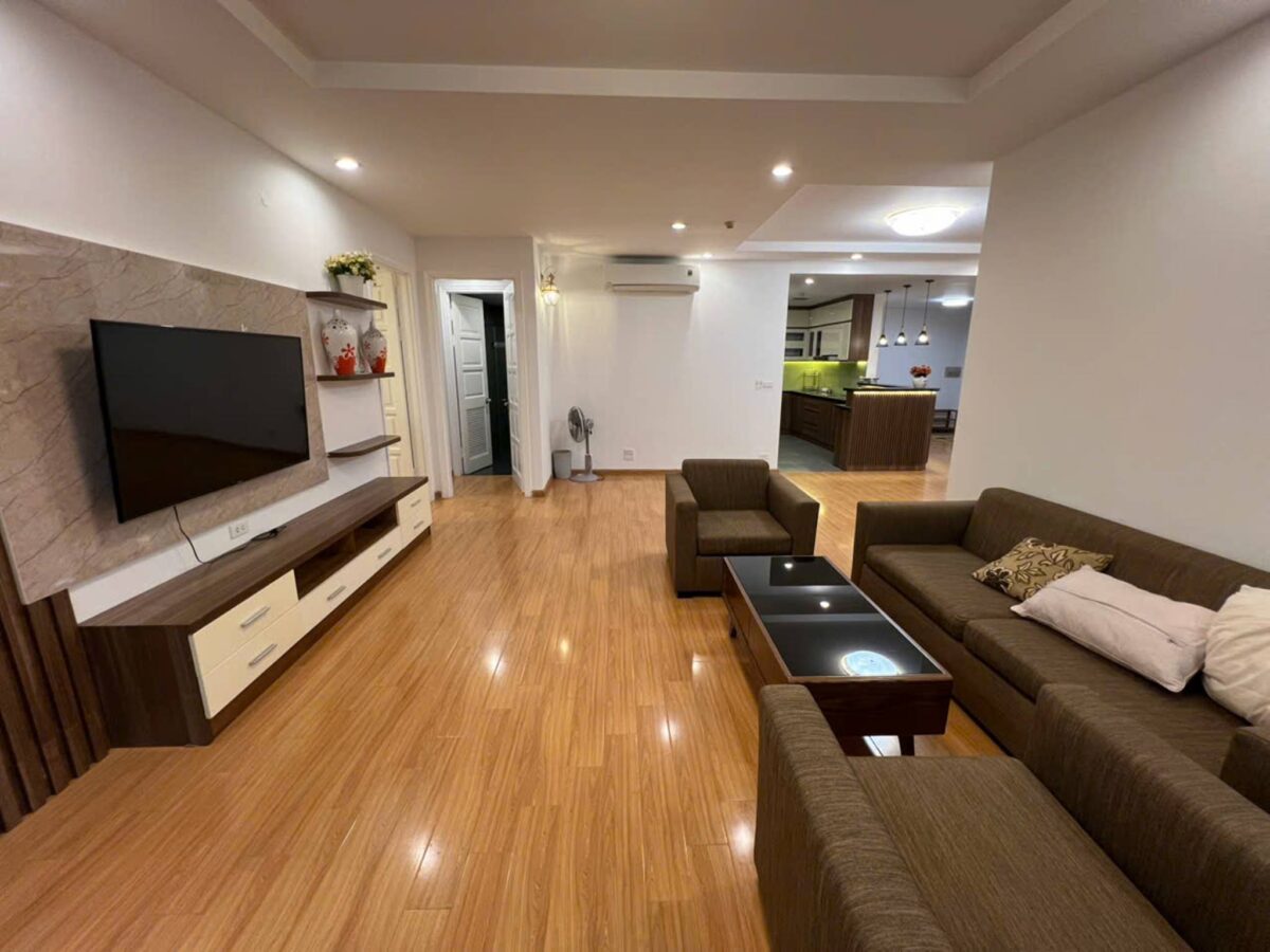 Gorgeous 4-bedroom apartment at E1 Ciputra for rent (2)