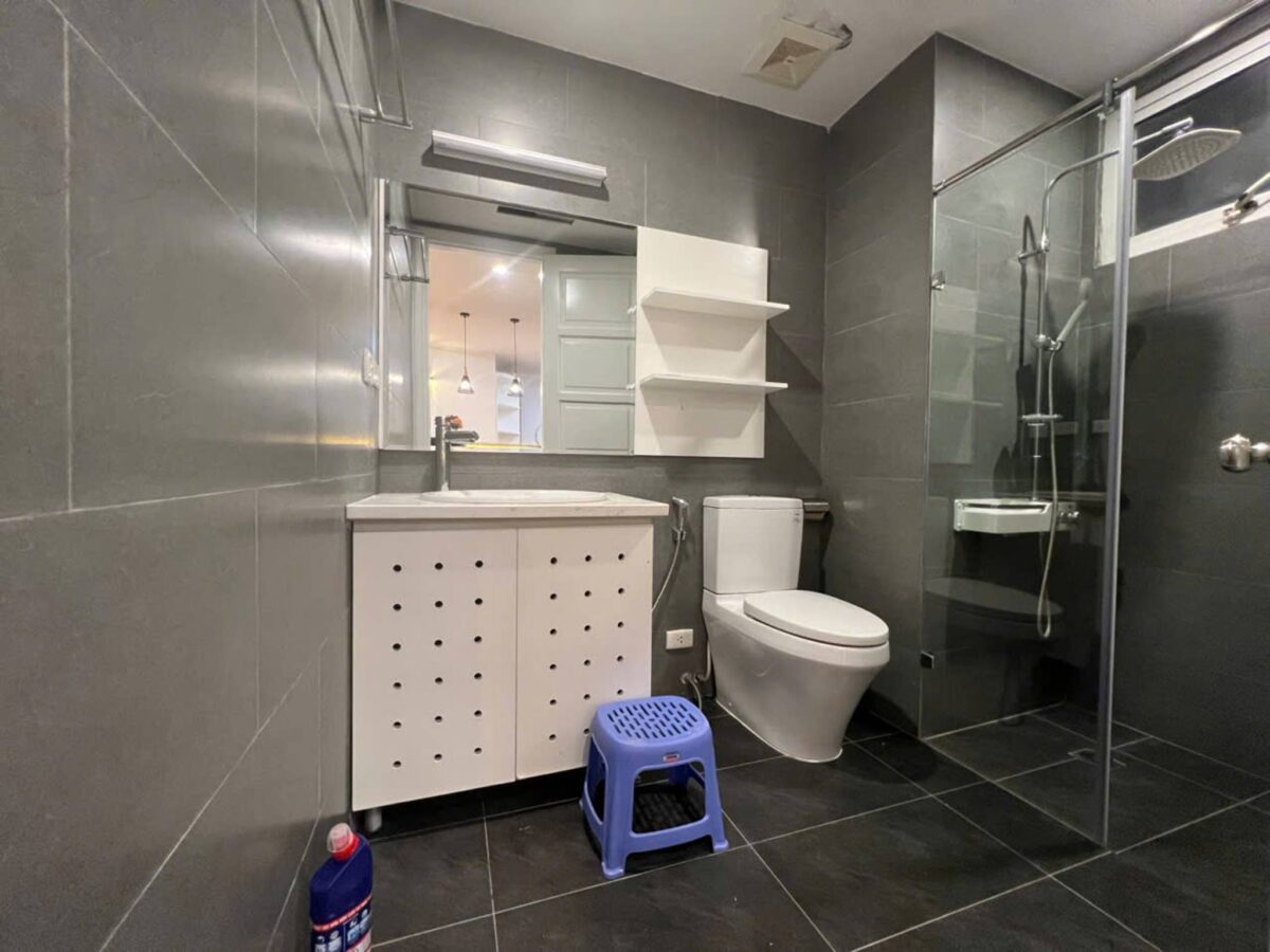 Gorgeous 4-bedroom apartment at E1 Ciputra for rent (21)