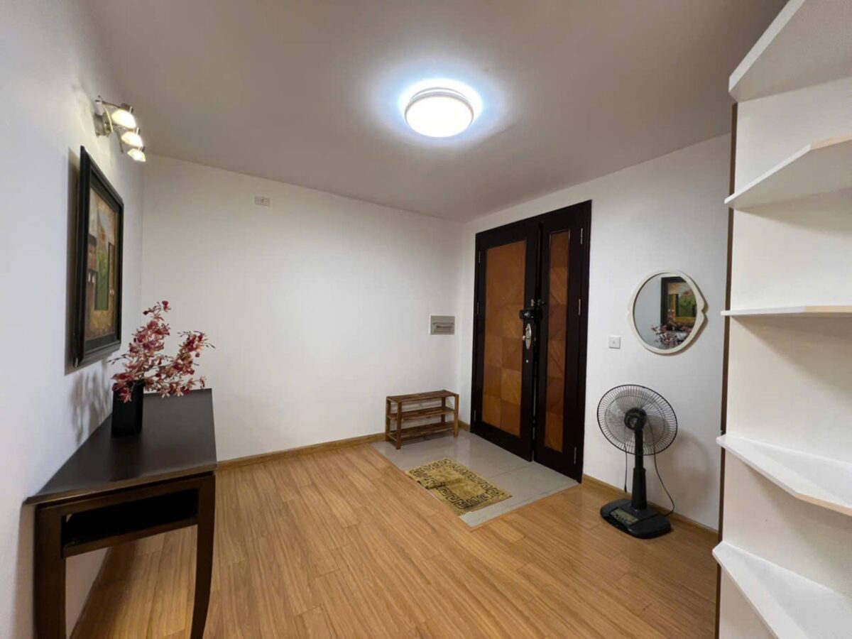Gorgeous 4-bedroom apartment at E1 Ciputra for rent (22)