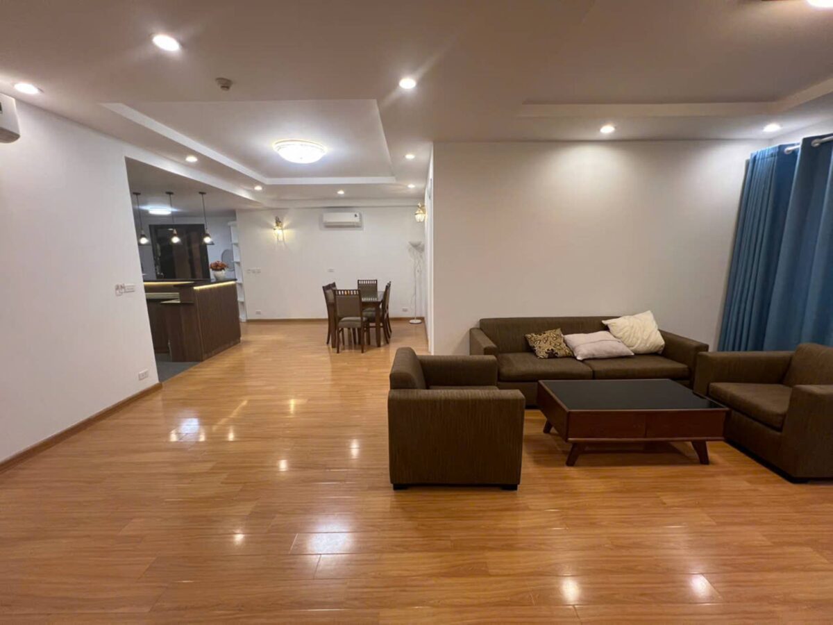Gorgeous 4-bedroom apartment at E1 Ciputra for rent (4)