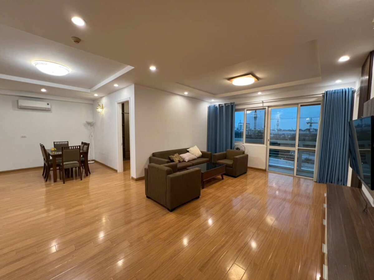 Gorgeous 4-bedroom apartment at E1 Ciputra for rent (5)