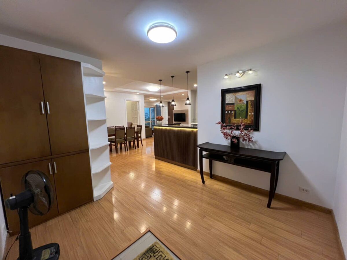 Gorgeous 4-bedroom apartment at E1 Ciputra for rent (8)