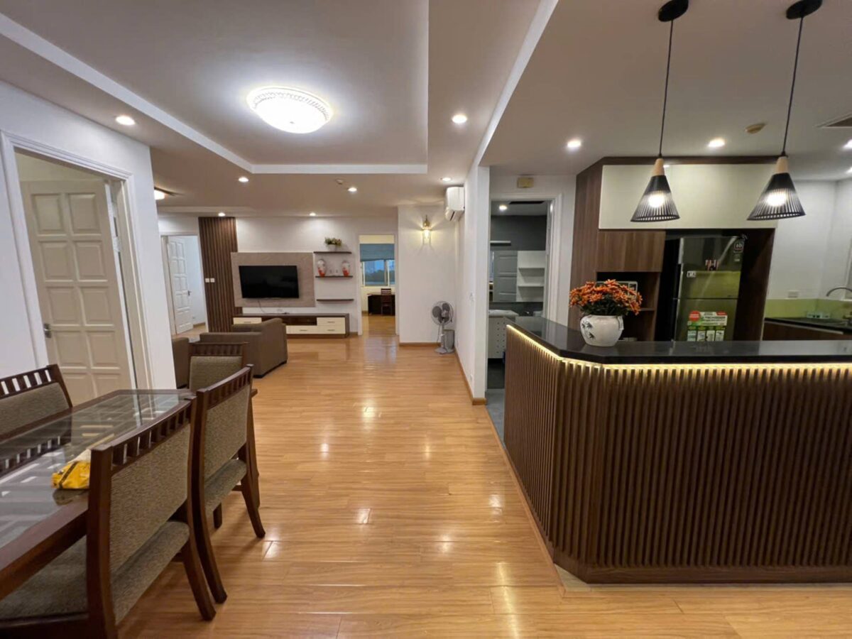 Gorgeous 4-bedroom apartment at E1 Ciputra for rent (9)
