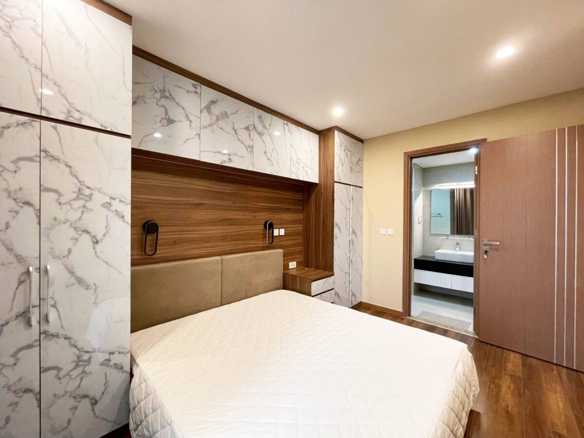 High-class 3-bedroom apartment at L4 Ciputra for rent (11)