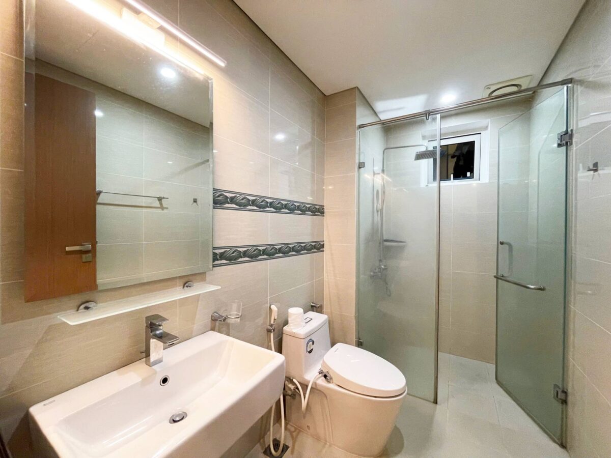 High-class 3-bedroom apartment at L4 Ciputra for rent (18)