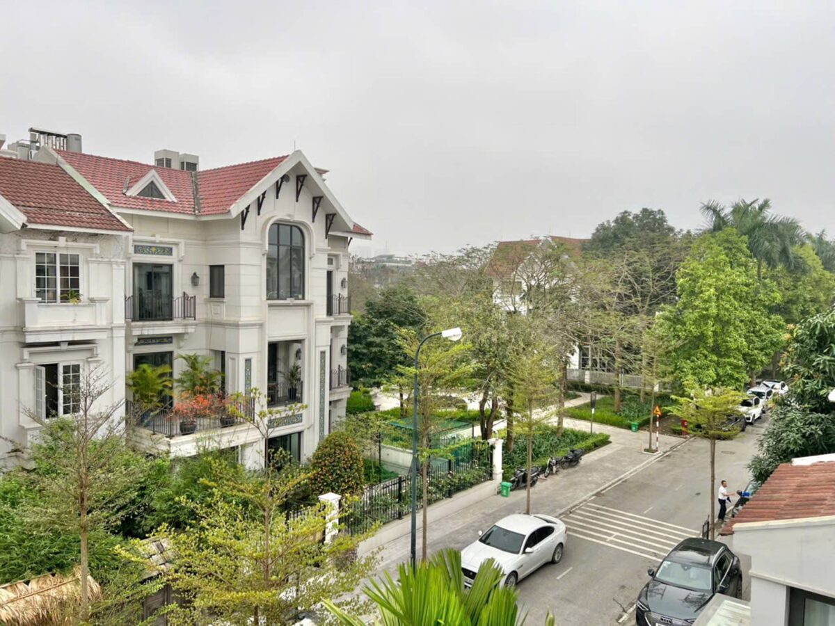 Newish 5-bedroom villa for rent at T8 Ciputra (1)