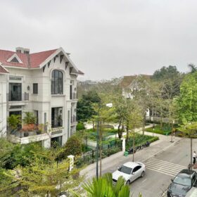 Newish 5-bedroom villa for rent at T8 Ciputra (1)