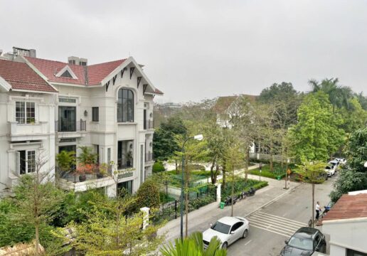 Newish 5-bedroom villa for rent at T8 Ciputra (1)