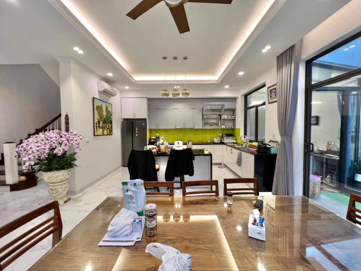 Newish 5-bedroom villa for rent at T8 Ciputra (10)