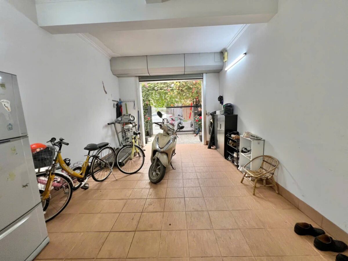 Newish 5-bedroom villa for rent at T8 Ciputra (13)