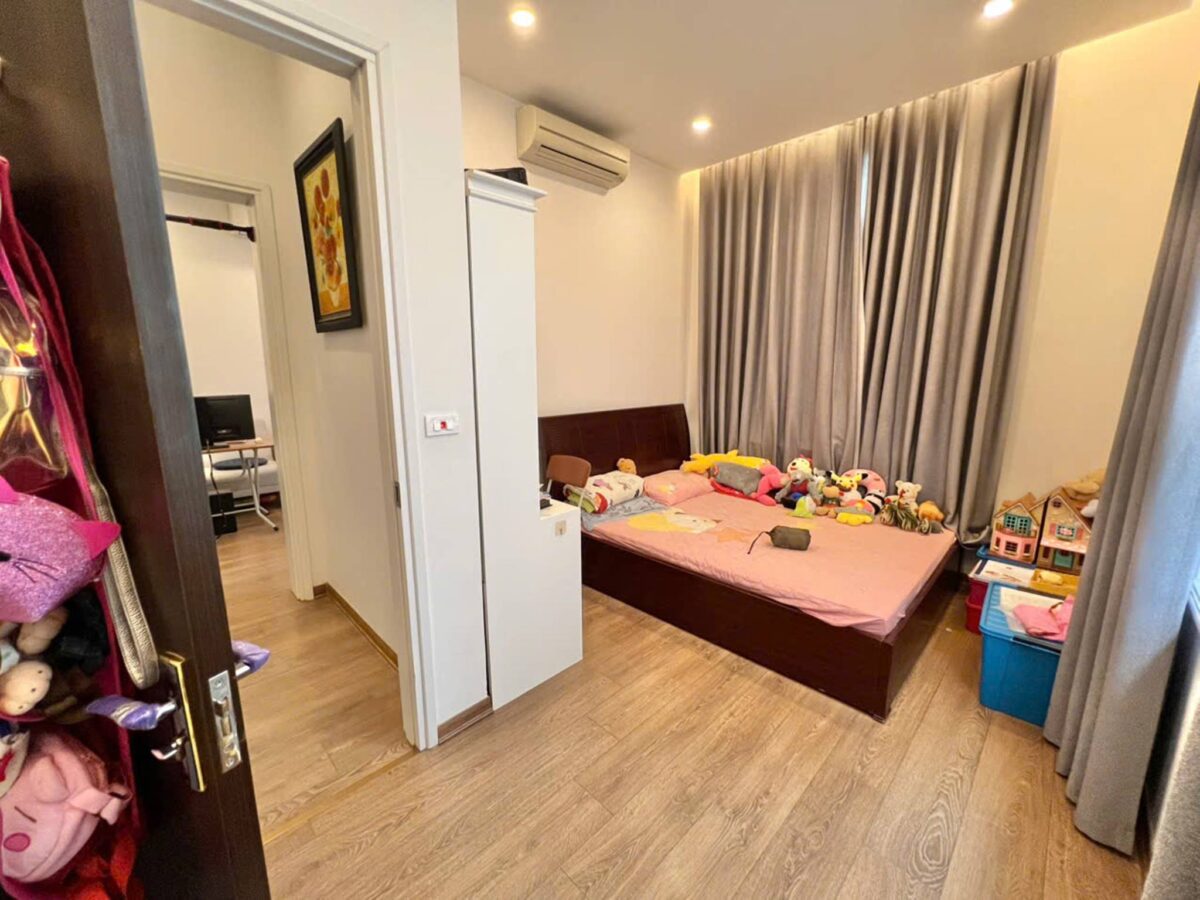 Newish 5-bedroom villa for rent at T8 Ciputra (14)
