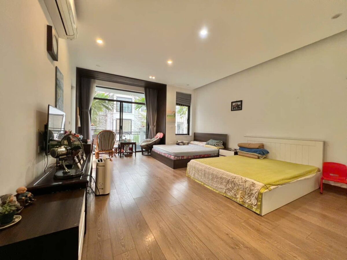 Newish 5-bedroom villa for rent at T8 Ciputra (16)