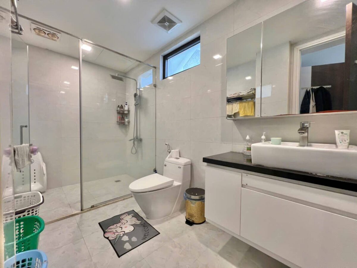 Newish 5-bedroom villa for rent at T8 Ciputra (19)