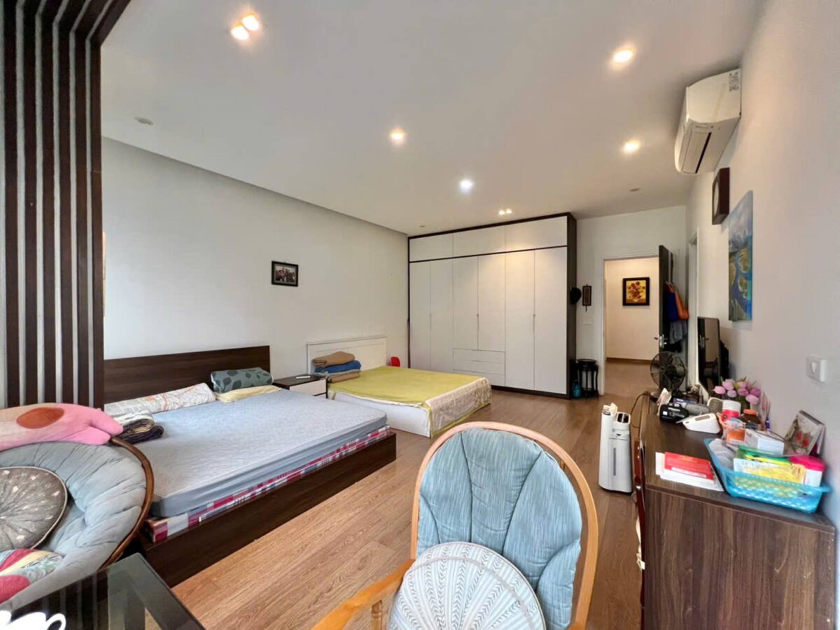 Newish 5-bedroom villa for rent at T8 Ciputra (21)