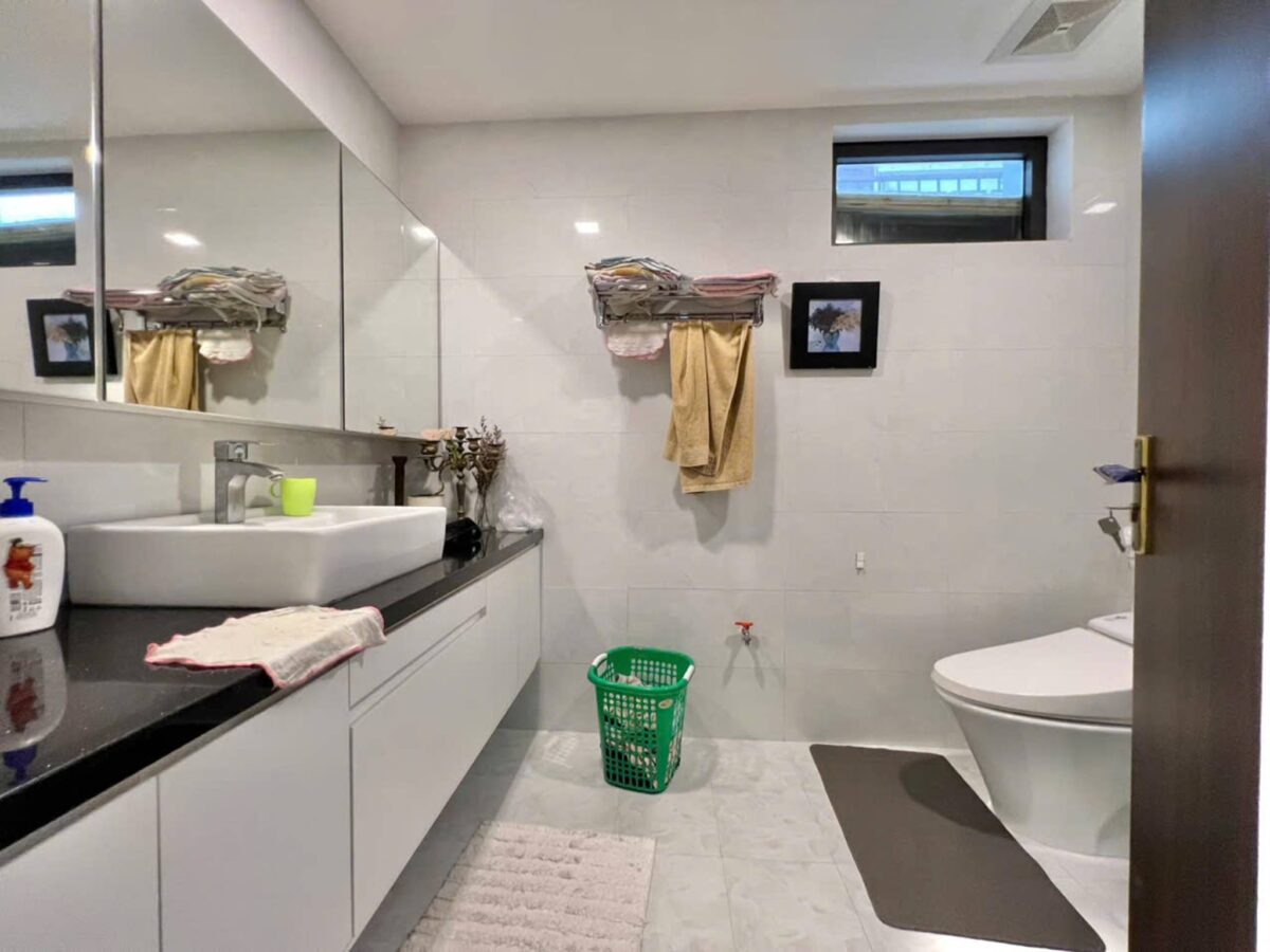 Newish 5-bedroom villa for rent at T8 Ciputra (22)
