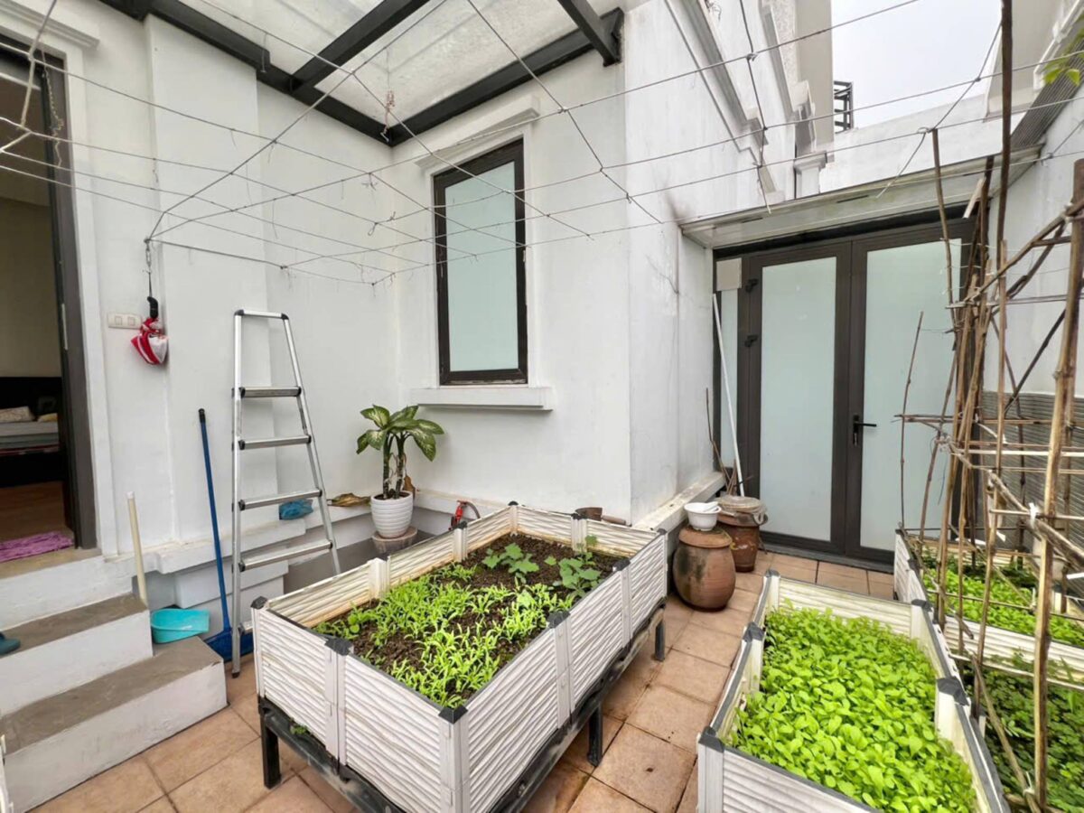 Newish 5-bedroom villa for rent at T8 Ciputra (26)