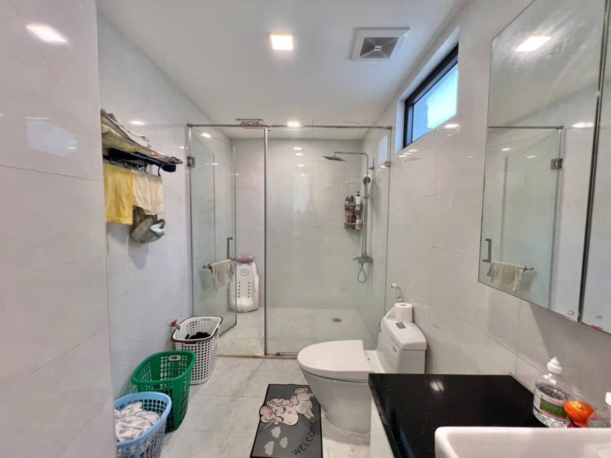 Newish 5-bedroom villa for rent at T8 Ciputra (27)