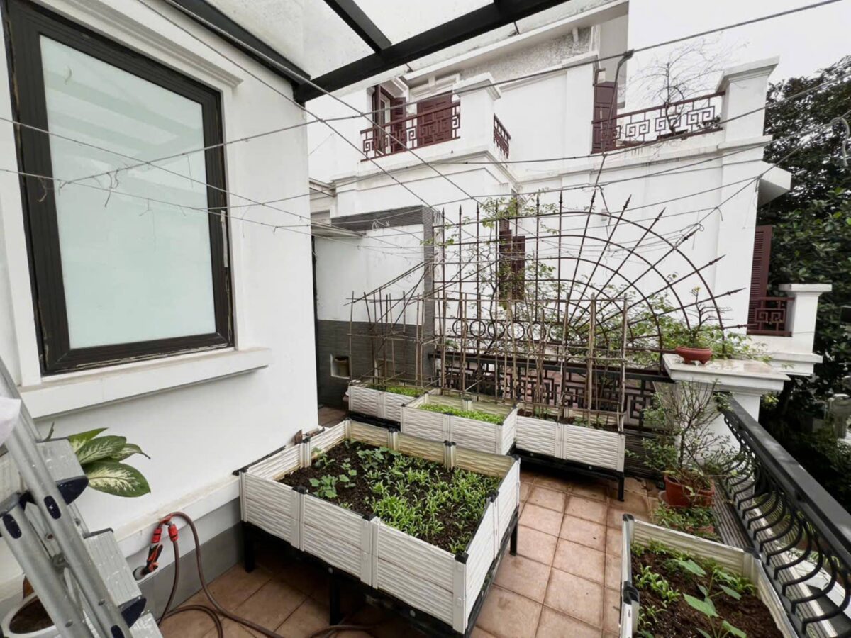 Newish 5-bedroom villa for rent at T8 Ciputra (28)