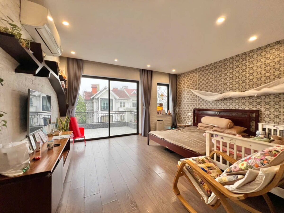 Newish 5-bedroom villa for rent at T8 Ciputra (29)
