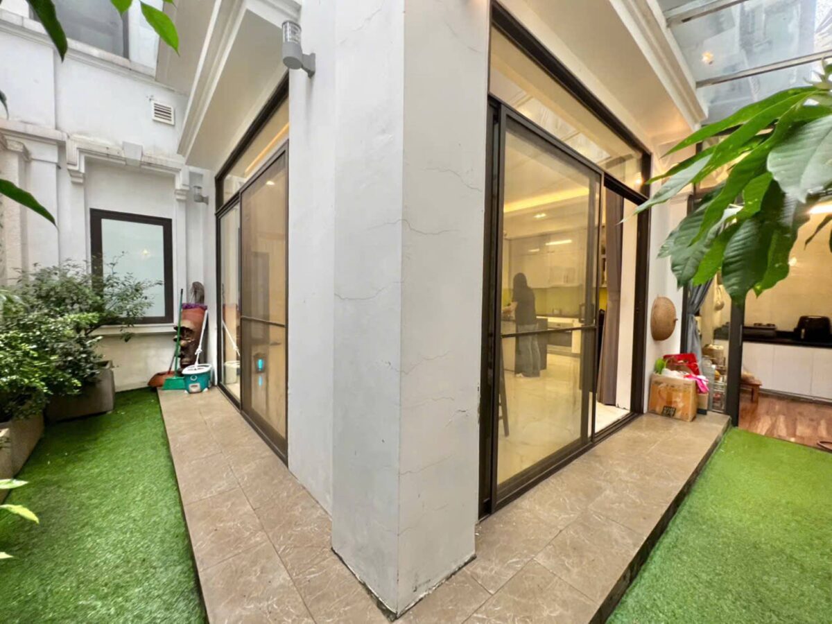 Newish 5-bedroom villa for rent at T8 Ciputra (32)