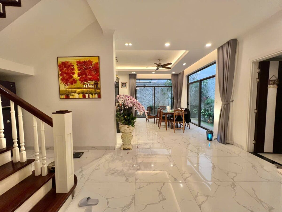 Newish 5-bedroom villa for rent at T8 Ciputra (5)