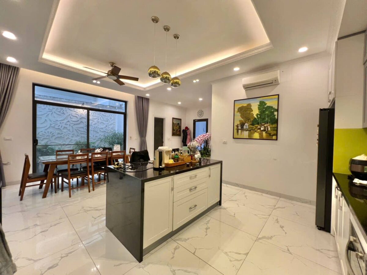 Newish 5-bedroom villa for rent at T8 Ciputra (6)