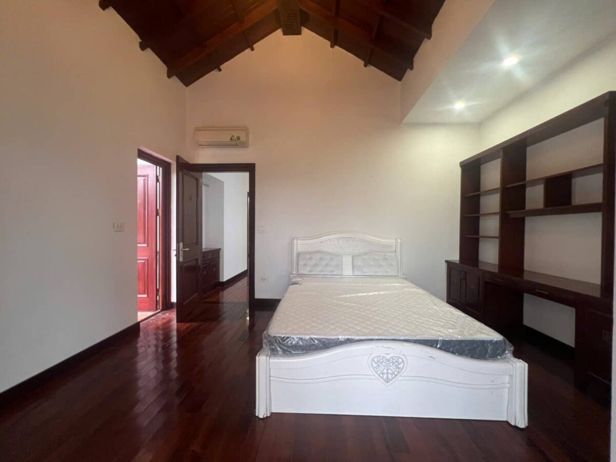 Nice 4-bedroom villa at D4 Ciputra for rent (12)