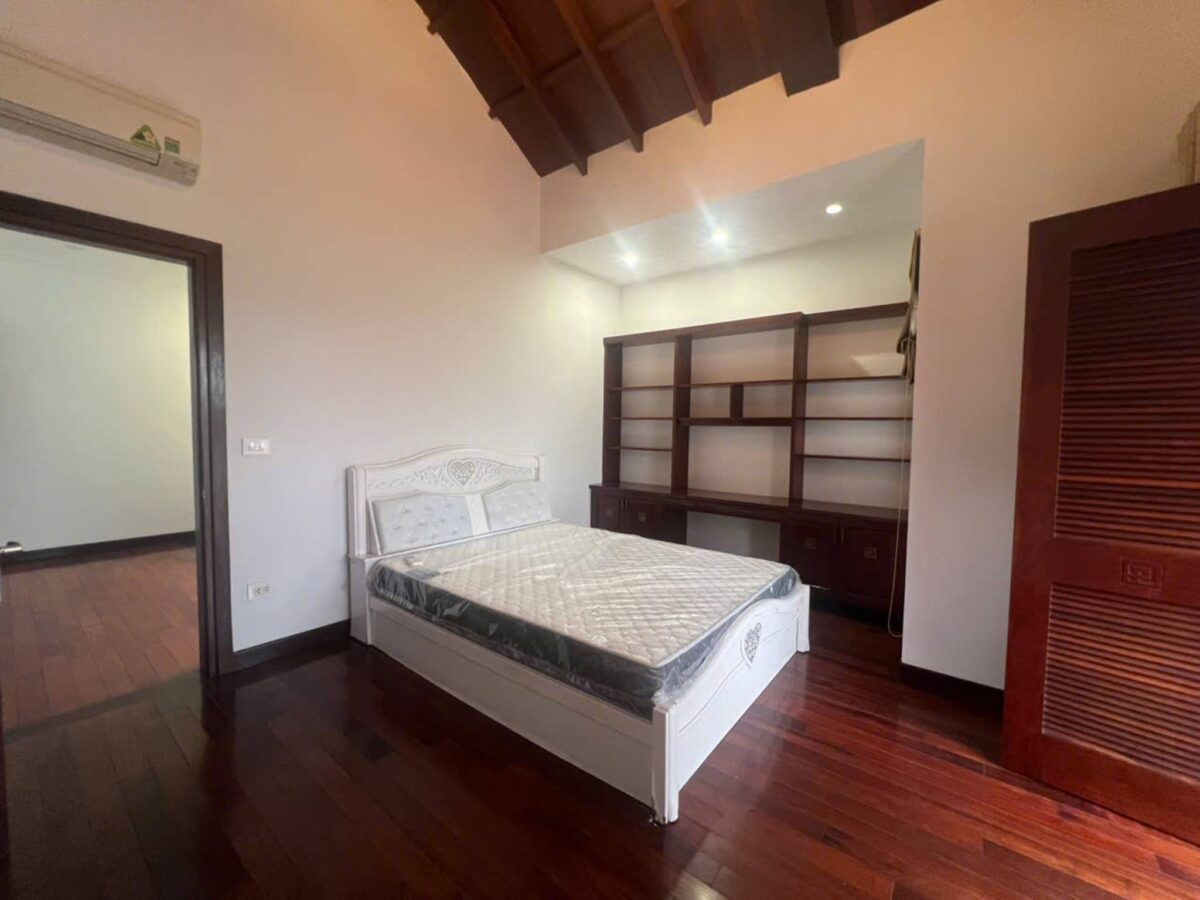 Nice 4-bedroom villa at D4 Ciputra for rent (13)