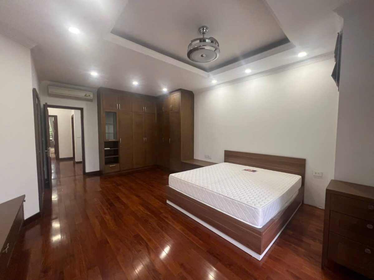 Nice 4-bedroom villa at D4 Ciputra for rent (15)