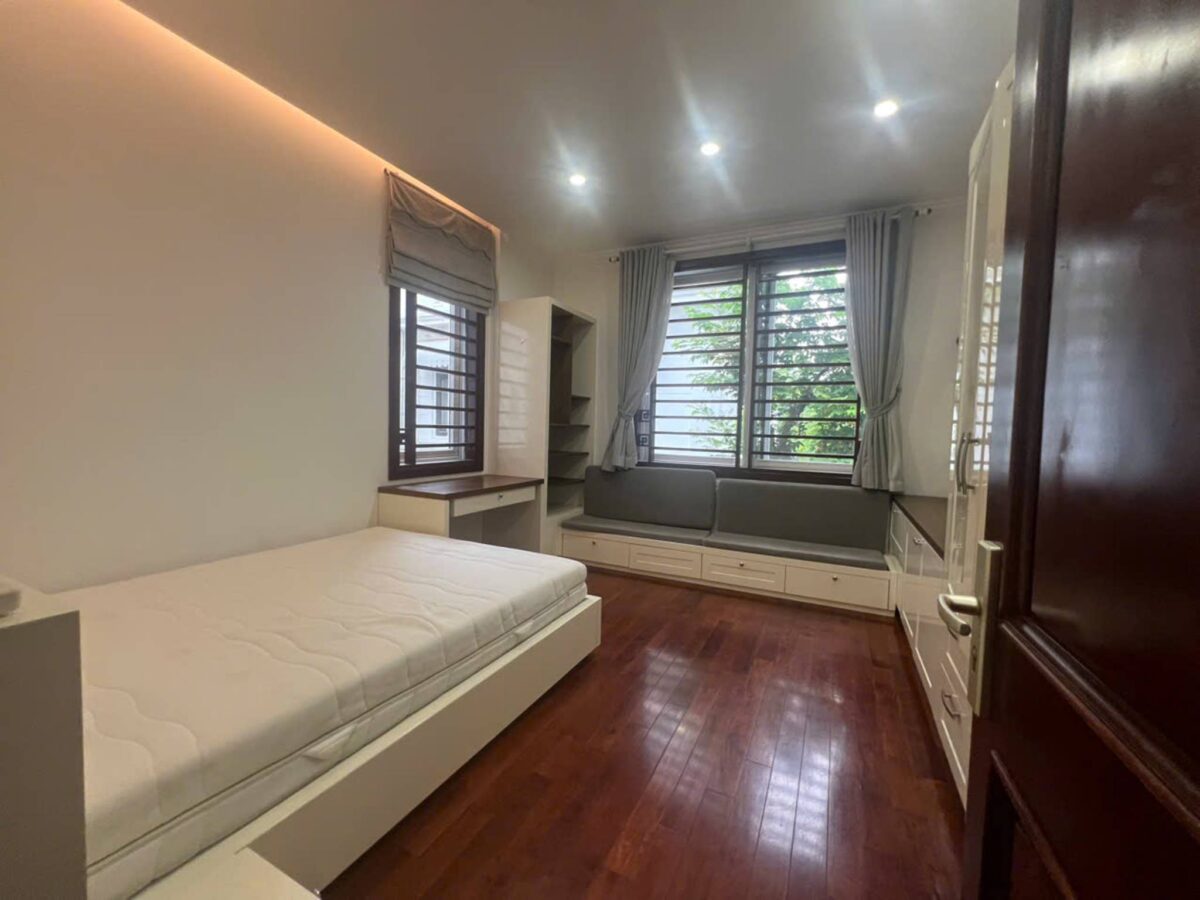 Nice 4-bedroom villa at D4 Ciputra for rent (17)