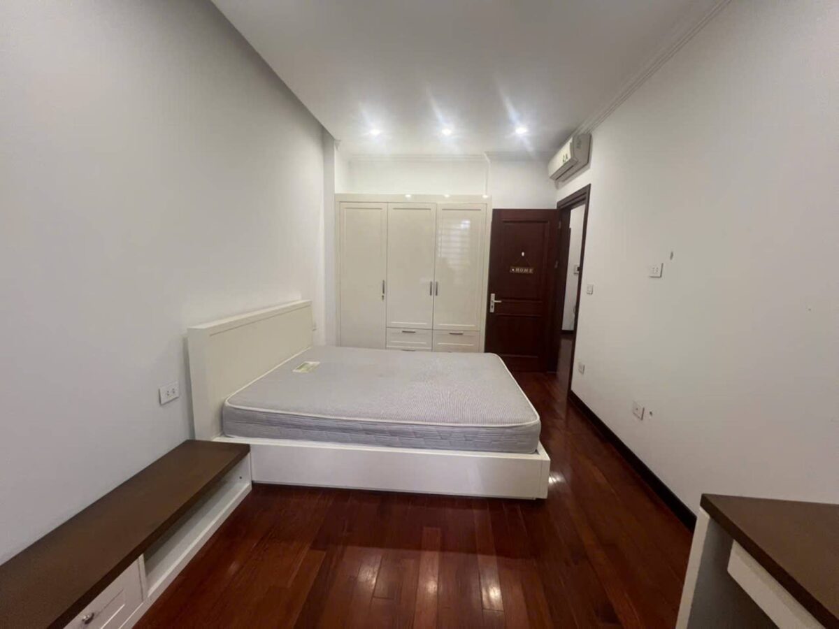 Nice 4-bedroom villa at D4 Ciputra for rent (18)
