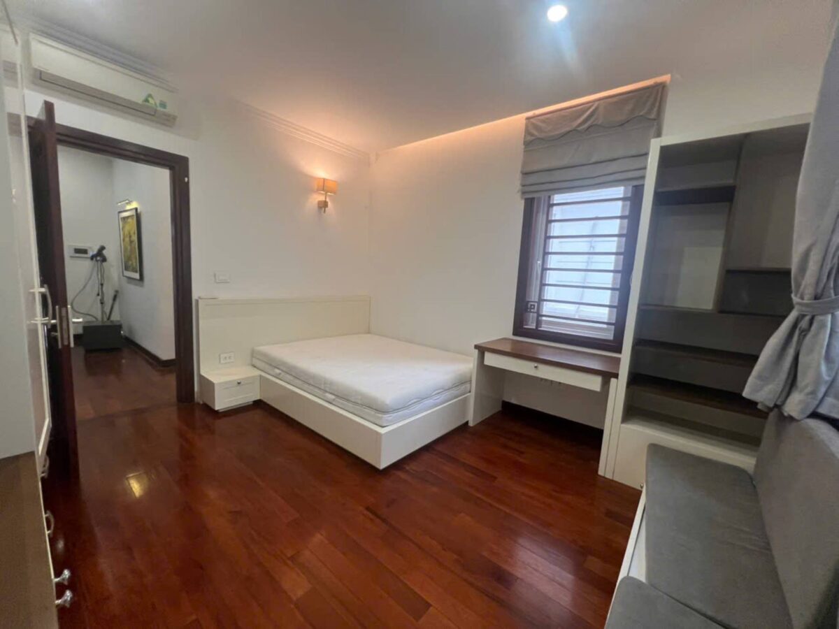 Nice 4-bedroom villa at D4 Ciputra for rent (19)