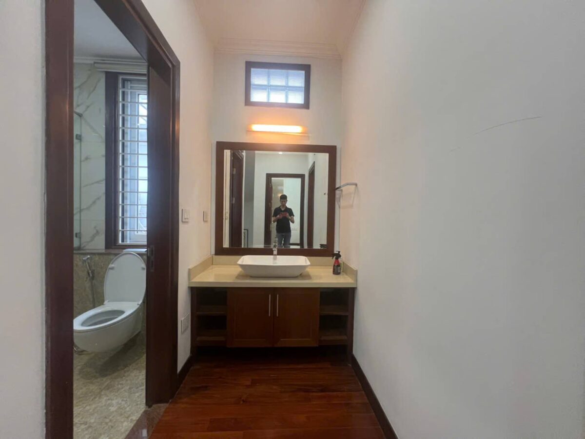 Nice 4-bedroom villa at D4 Ciputra for rent (20)