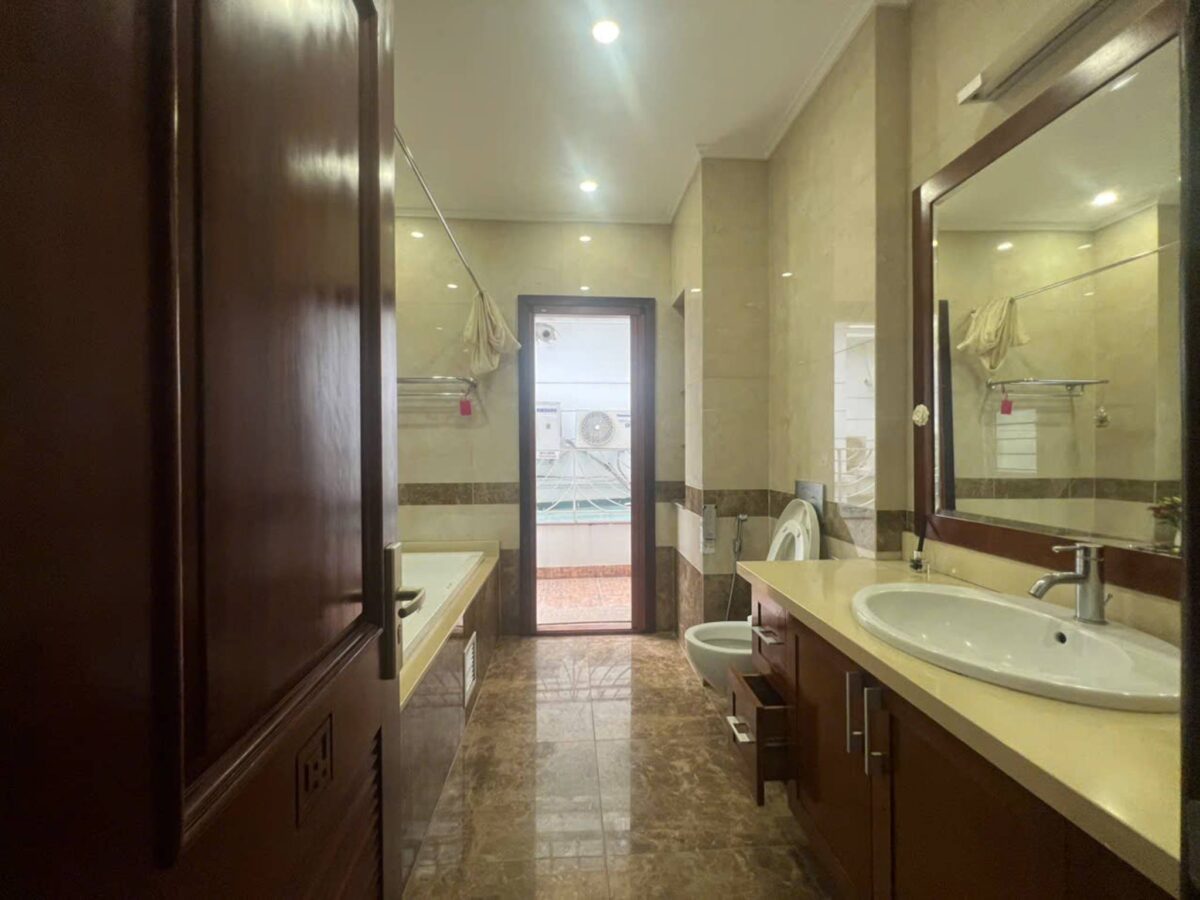 Nice 4-bedroom villa at D4 Ciputra for rent (24)