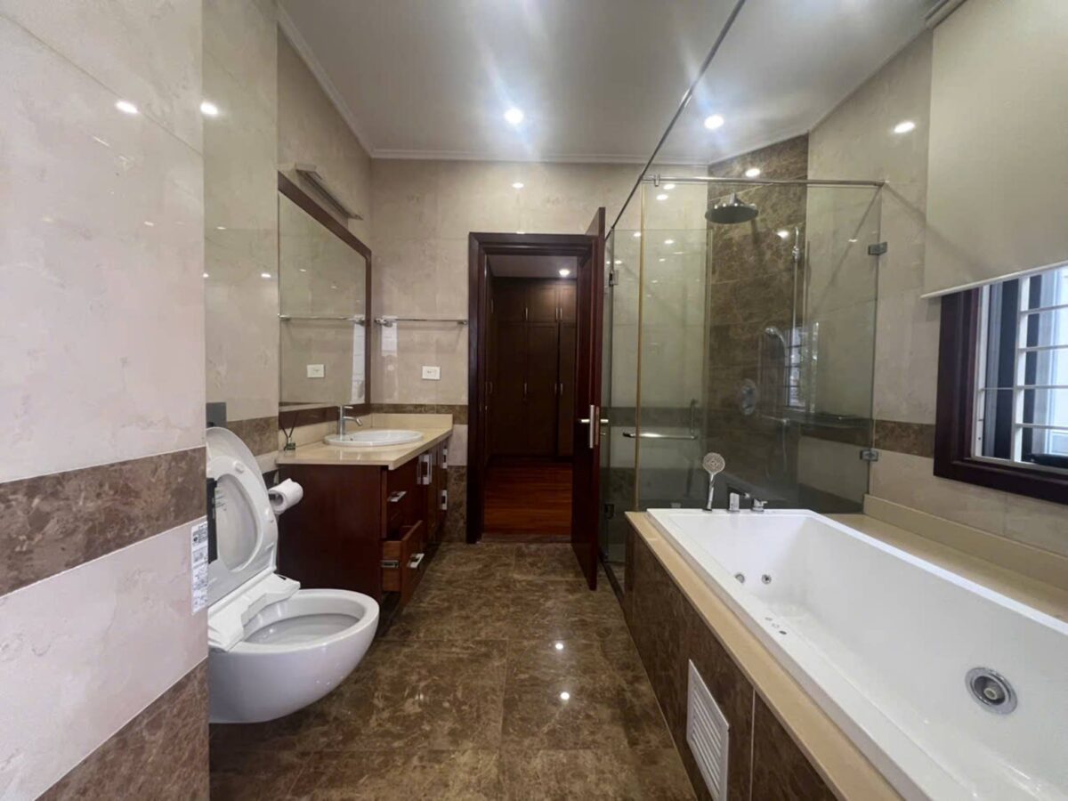 Nice 4-bedroom villa at D4 Ciputra for rent (25)