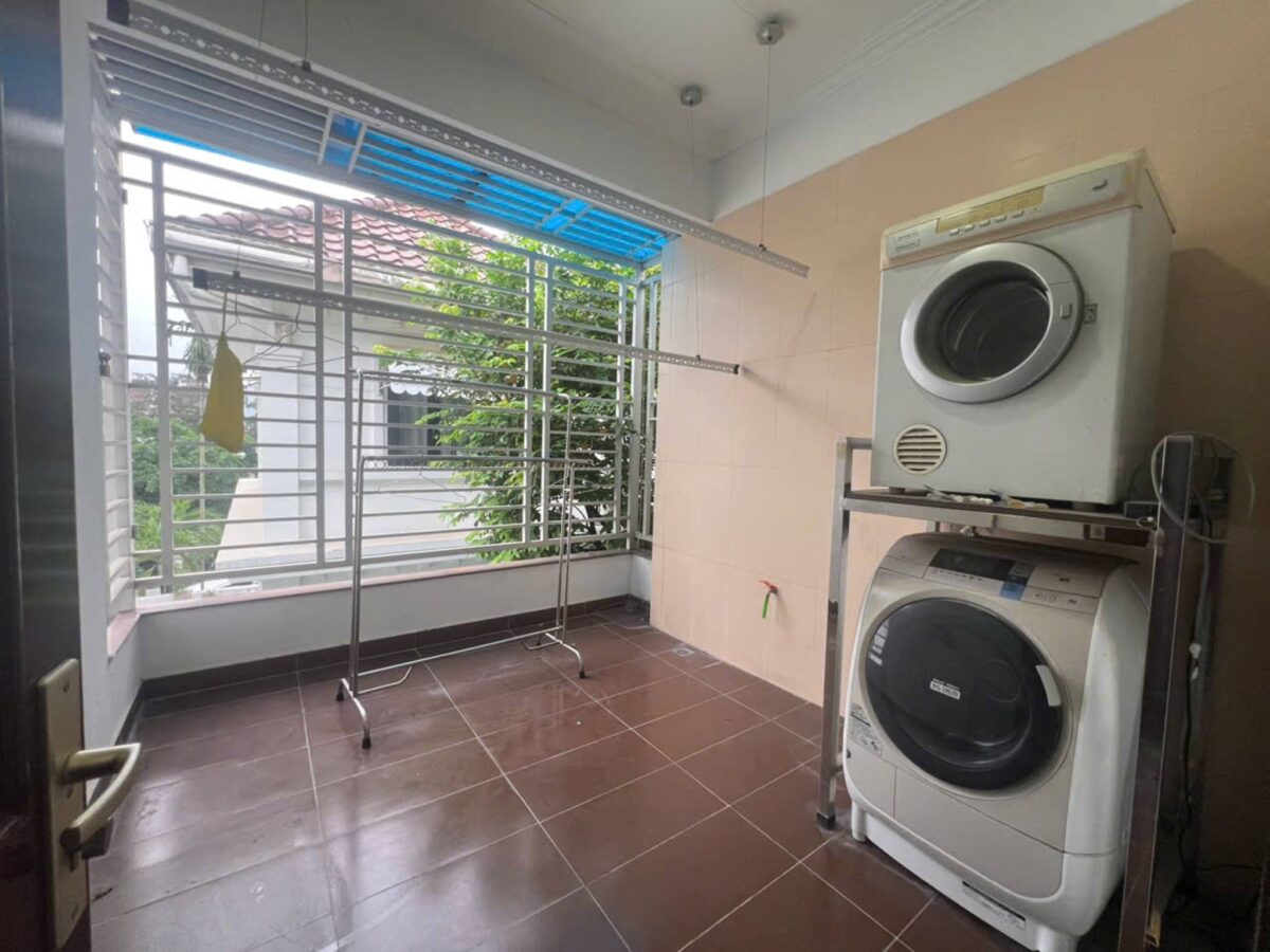 Nice 4-bedroom villa at D4 Ciputra for rent (27)