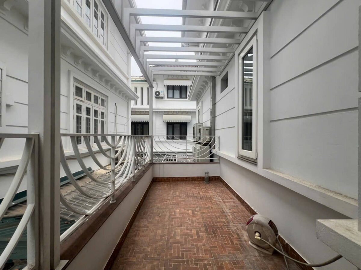 Nice 4-bedroom villa at D4 Ciputra for rent (30)