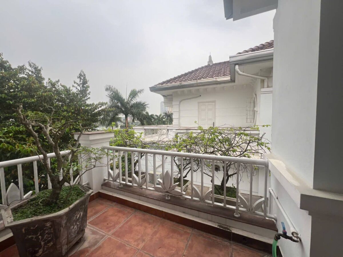 Nice 4-bedroom villa at D4 Ciputra for rent (31)