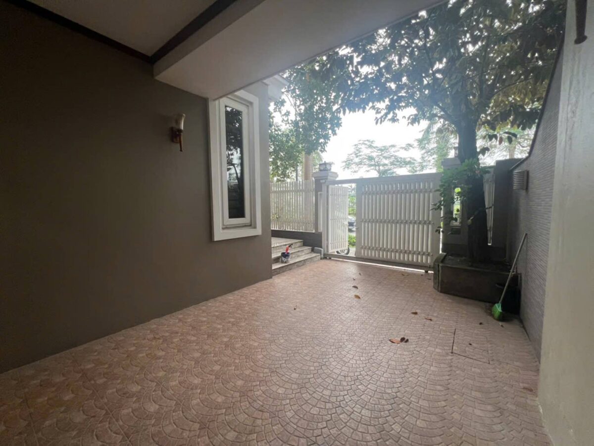 Nice 4-bedroom villa at D4 Ciputra for rent (32)