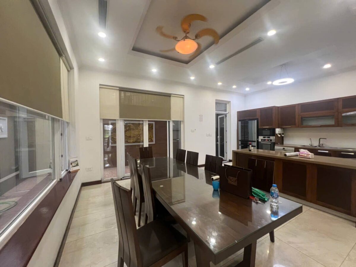 Nice 4-bedroom villa at D4 Ciputra for rent (7)