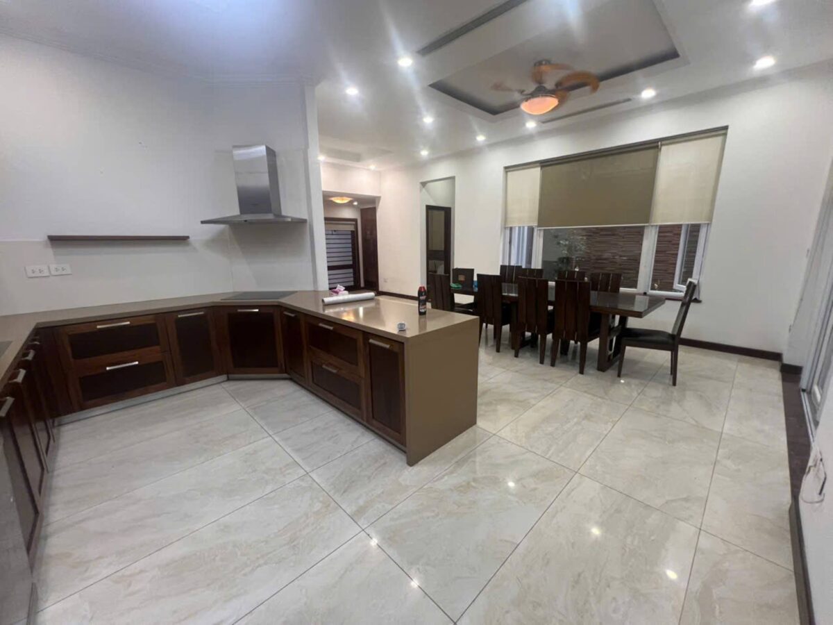 Nice 4-bedroom villa at D4 Ciputra for rent (8)