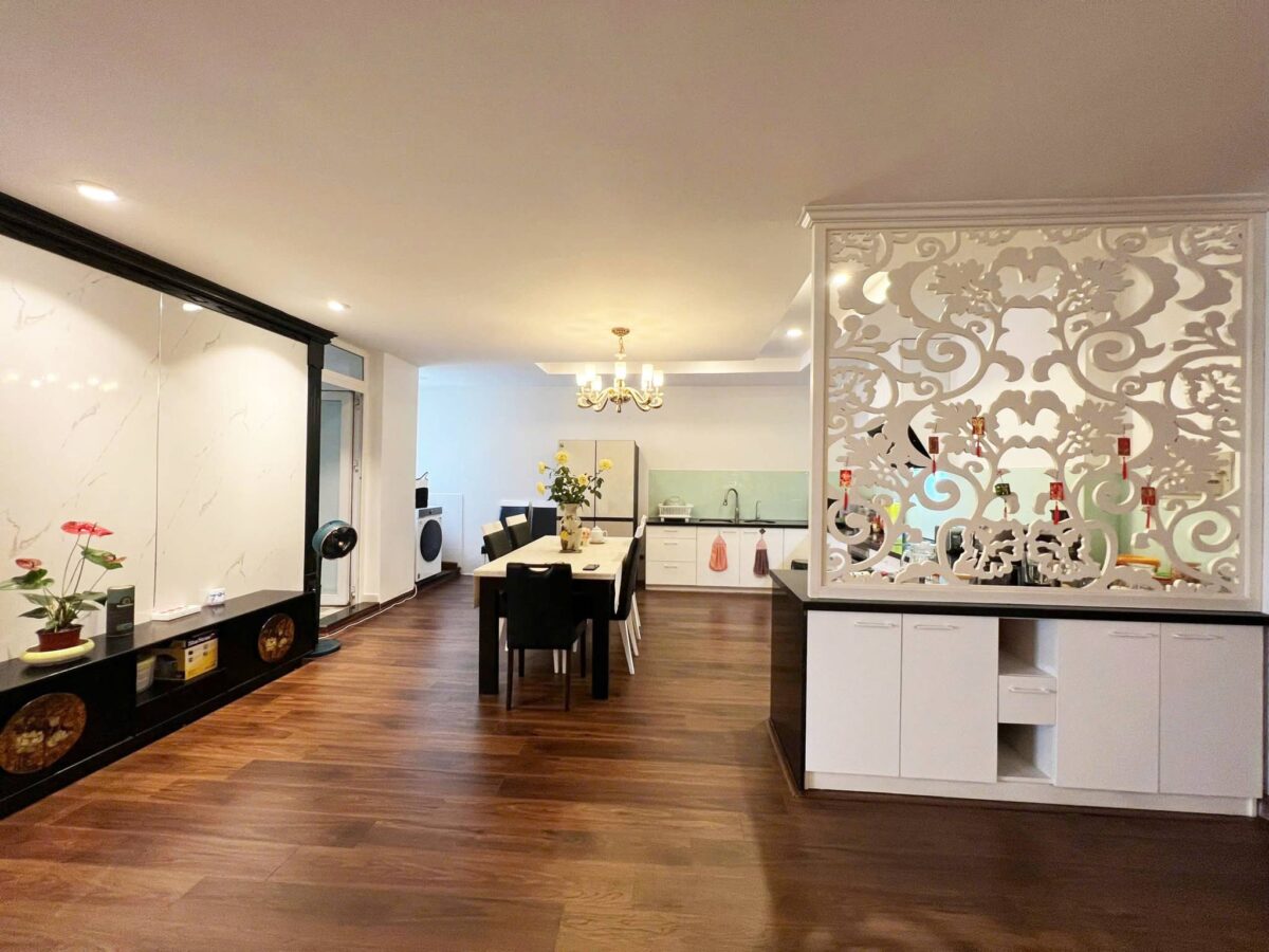 Splendid 3-bedroom penthouse at G2 Ciputra for rent (10)