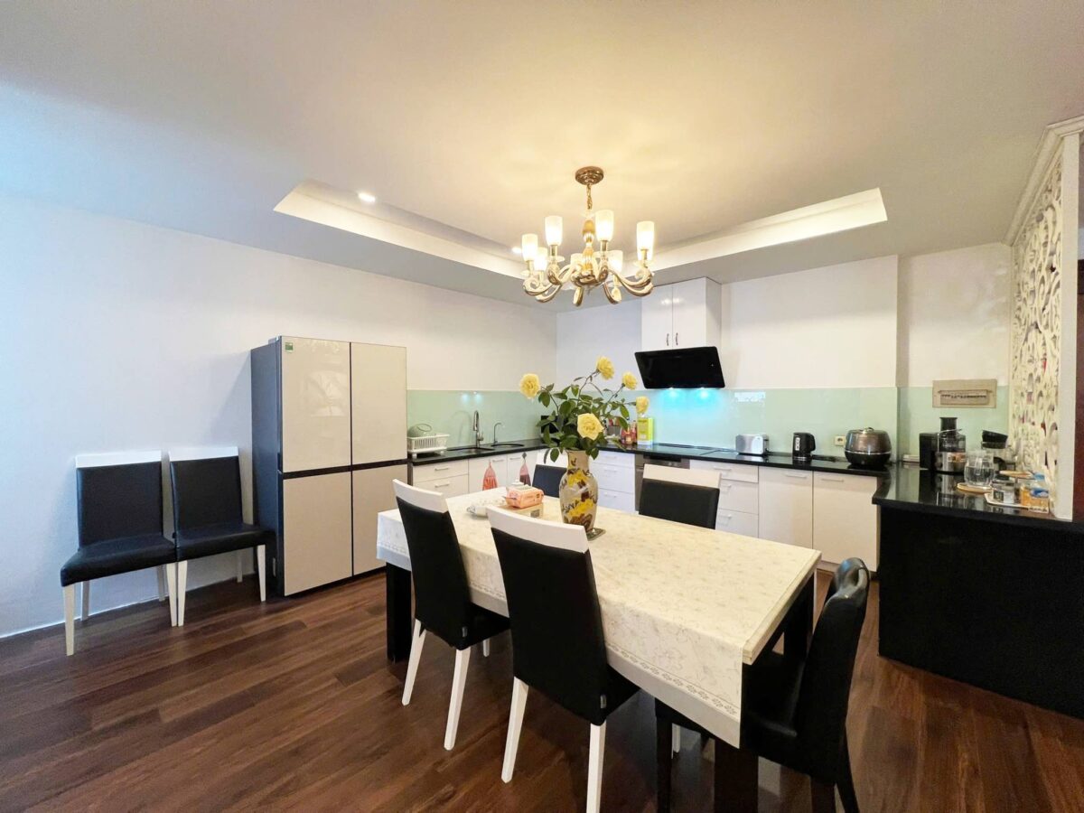 Splendid 3-bedroom penthouse at G2 Ciputra for rent (14)