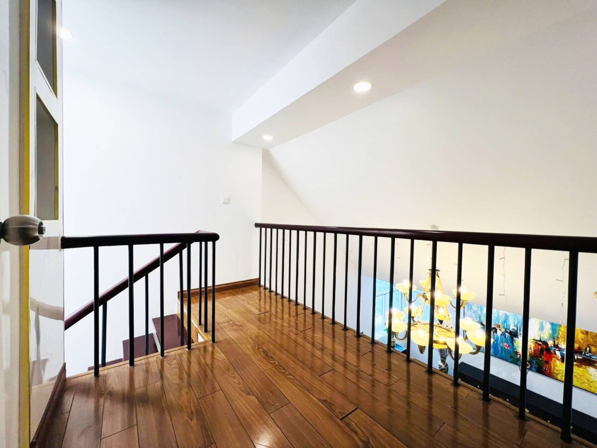 Splendid 3-bedroom penthouse at G2 Ciputra for rent (16)