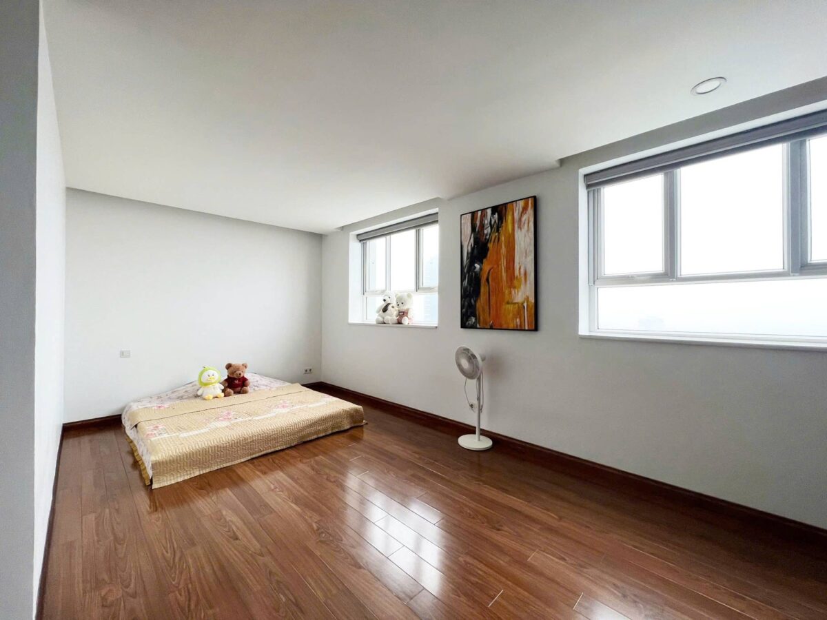 Splendid 3-bedroom penthouse at G2 Ciputra for rent (20)