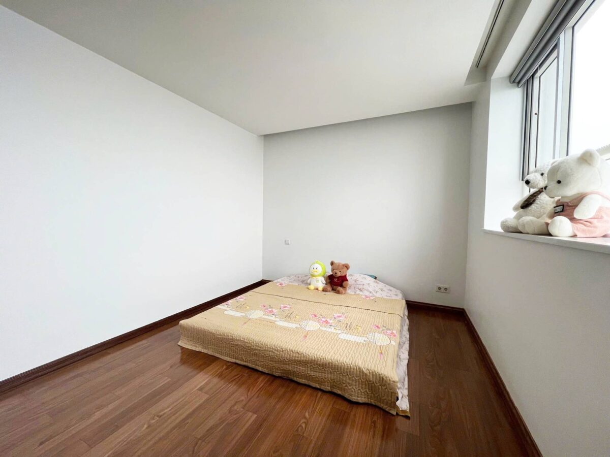 Splendid 3-bedroom penthouse at G2 Ciputra for rent (21)