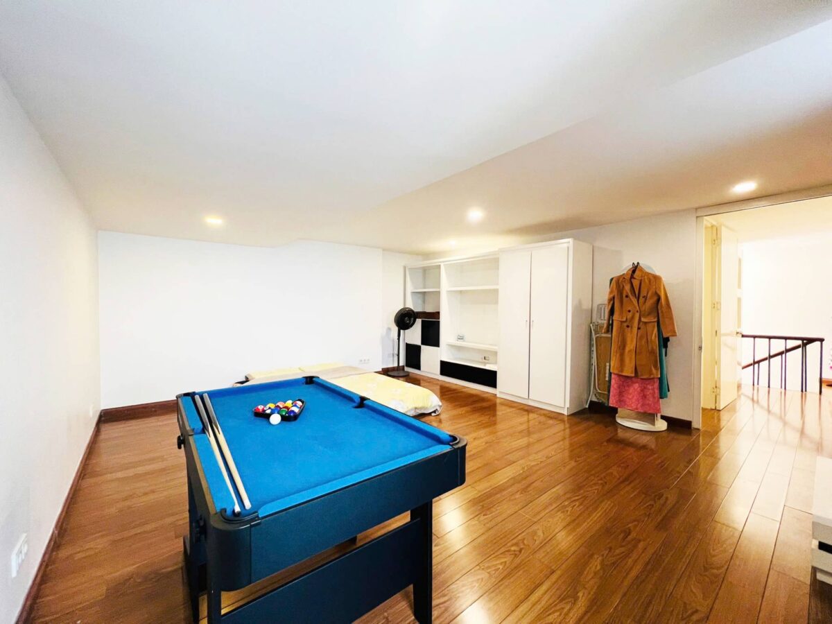 Splendid 3-bedroom penthouse at G2 Ciputra for rent (25)