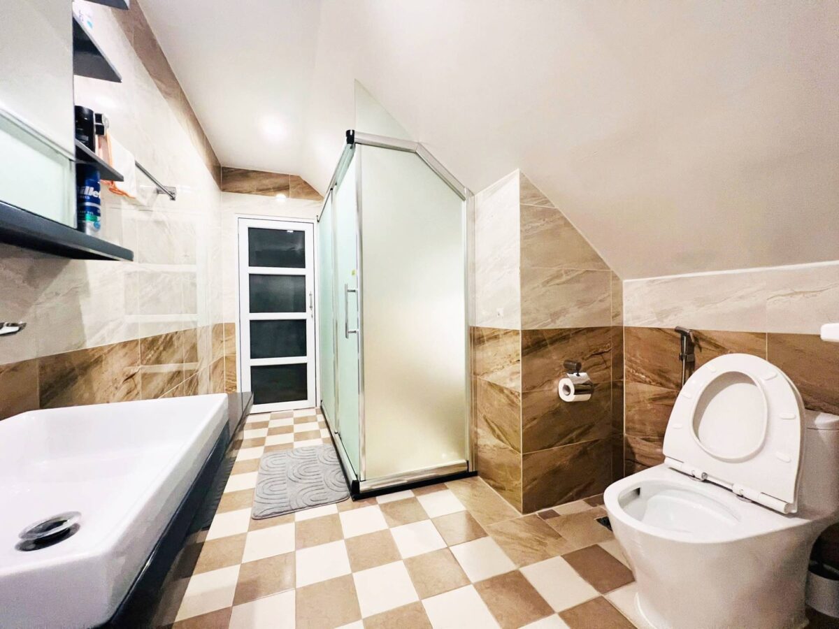 Splendid 3-bedroom penthouse at G2 Ciputra for rent (29)