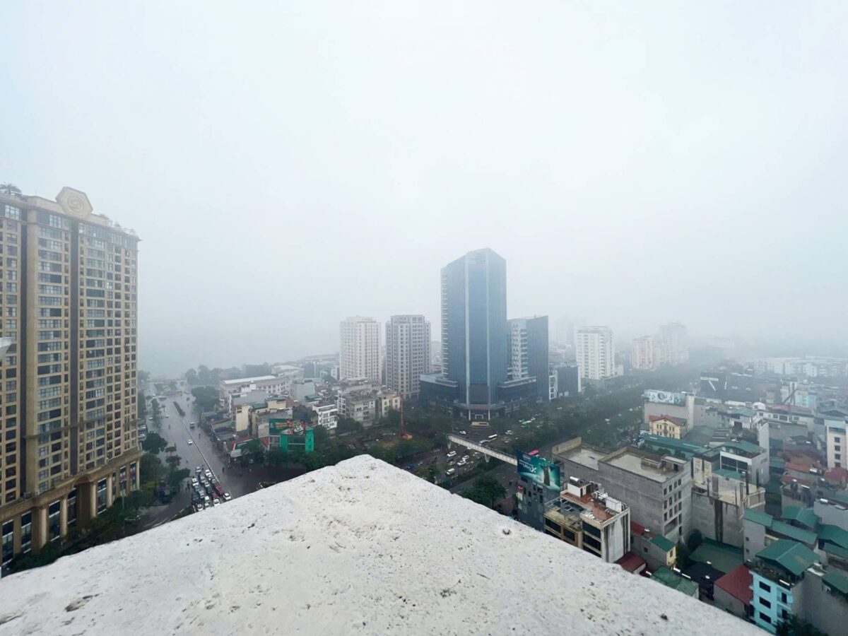 Splendid 3-bedroom penthouse at G2 Ciputra for rent (32)