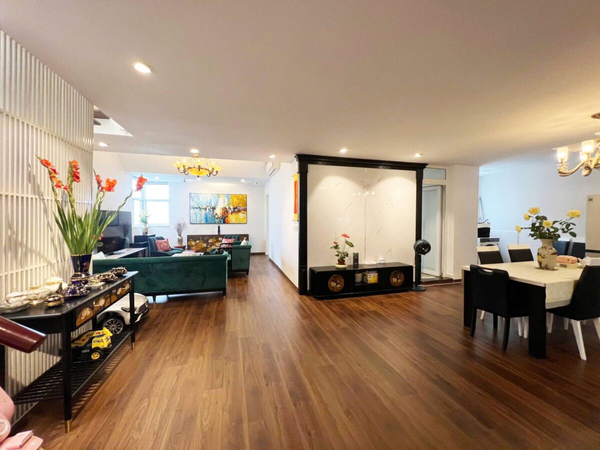Splendid 3-bedroom penthouse at G2 Ciputra for rent (6)